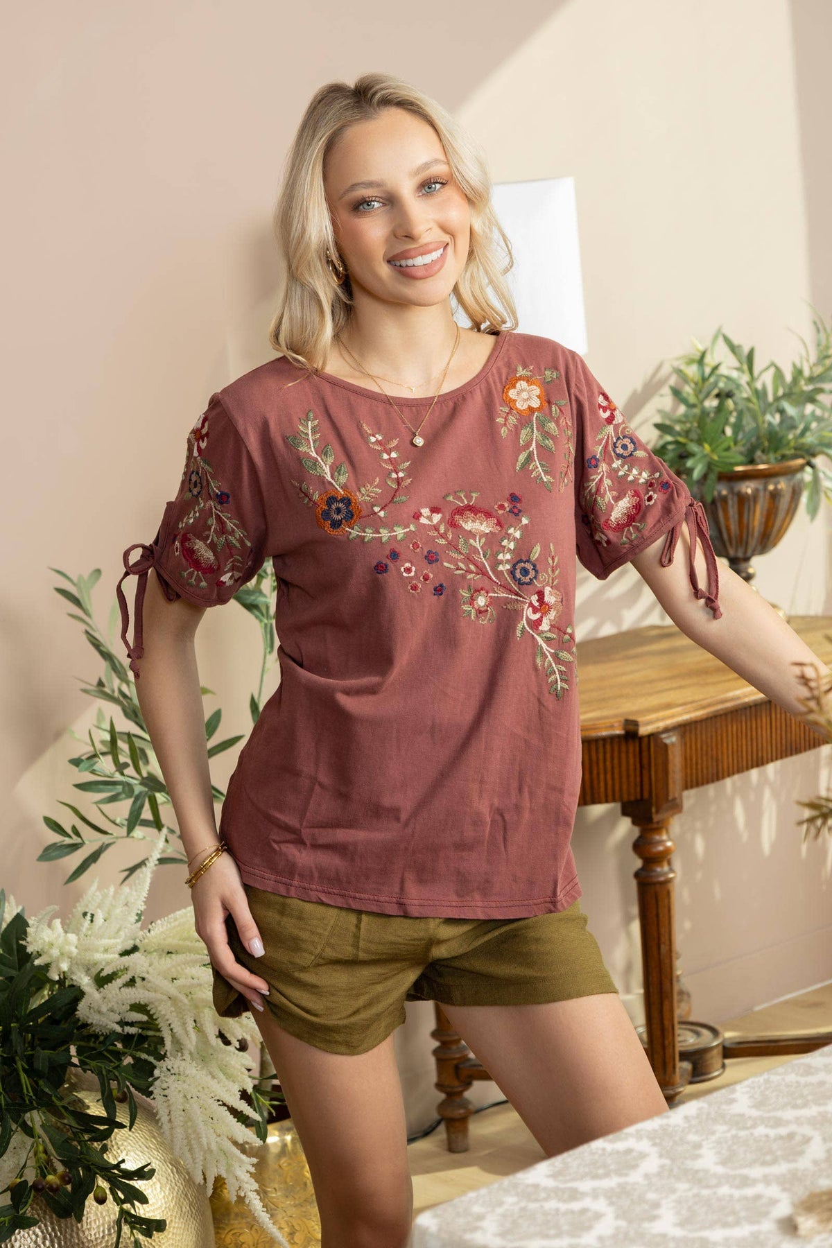 Embroidered top: short sleeve